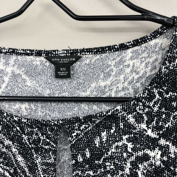 Ann Taylor Women's Keyhole Abstract Print Blouse Top XS Black White Long Sleeve - Picture 6 of 8